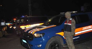 Kars'ta eksi 10 derece soğukta yılbaşı uygulaması