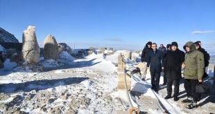 Malatya Valisi Şahin Nemrut Dağı Milli Parkı'nda incelemelerde bulundu