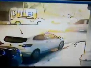 Iğdır'da hafif ticari araç otomobile çarptı: 2 yaralı
