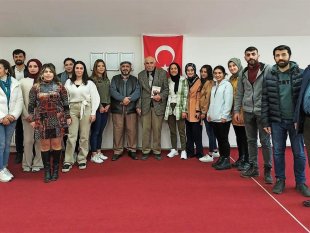 Öğrenciler, Türkiye'nin ilk ve tek sokak tipi huzur evini ziyaret etti