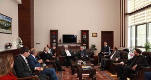 Rektör Çomaklı'dan mevkidaşı Çakmak'a hayırlı olsun ziyareti