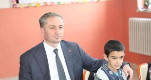 Ağrı Milli Eğitim Müdürü Kökrek, öğretmen ve öğrencilerle bir araya geldi