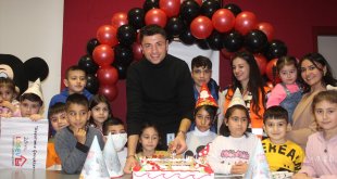 Erzurum'da gönüllü gençler lösemili çocuklara moral verdi