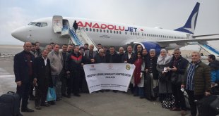 Hakkari'den öğrenci ve lisanslı sporculardan oluşan 30 kişi gezi için İstanbul'a uğurlandı