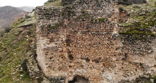 Tunceli'deki Bağın Kalesi, Urartular'dan kaldığı değerlendirilen izler taşıyor