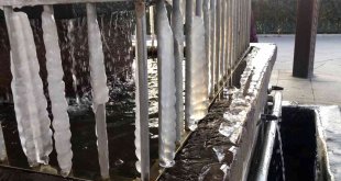 Erzurum'da şadırvanlar buz tuttu