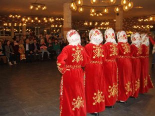Elazığ'da üniversiteli öğrenciler yöresel yemeklerle buluştu