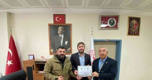 Serdar Ünsal'dan Başhekim Selahattin Karagöz'e teşekkür belgesi