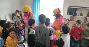 Köy okulundaki çocuklara palyaço sürprizi