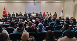 Erzurum DT oyuncuları, öğrencilerle söyleşti