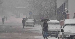 Bitlis de beyaza büründü: Kar kalınlığı 10 santimetreyi geçti