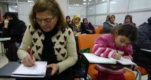 56 yaşında anne oldu, 63 yaşında okuma yazma kursuna başladı