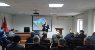 Kale'de çiftçilere yönelik bilgilendirme toplantısı yapıldı