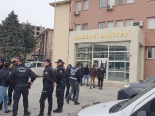 Silahlı kavga sonrası gözaltına alınan 19 kişi adliyeye çıkarıldı