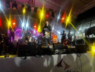 Palandöken Kayak Merkezi'nin açılışında Merve Özbey rüzgârı esti