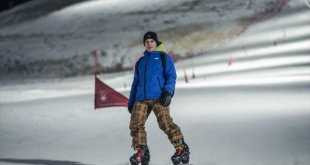 Olimpiyat şampiyonu Galmarini'den Erzurum'da teorik ve pratik snowboard eğitimi