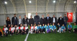 Aydınlar beldesi öğrencileri spor sahasına kavuştu