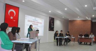 Elazığ'da 33 lisenin katılımıyla 'Münazara' turnuvasında start verildi