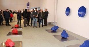 Atatürk Üniversitesinde bedenin taşlarla anlatıldığı "Arkaik Beden" sergisi açıldı