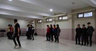 Tatvan'da halkoyunları kursuna yoğun ilgi