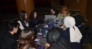 Erzurum'da üniversite öğrencileri AA'nın 'Yılın Fotoğrafları' oylamasına katıldı