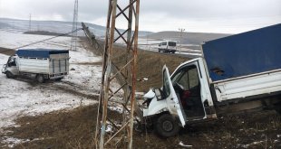 Ardahan'da iki kamyonetin çarpıştığı kazada 4 kişi yaralandı
