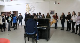 Kan bağışlayanlara piyano resitali