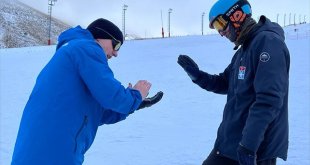 Olimpiyat şampiyonu İsviçreli snowboard sporcusu Galmarini, tecrübelerini milli sporcularla paylaşıyor