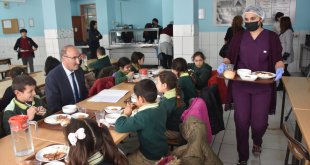 Kars'ta 10 bin 255 öğrenciye ücretsiz yemek veriliyor