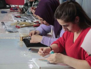 Tatvanlı kadınlar şehrin stresini filografi sanatıyla atıyor