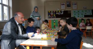 Bitlis Milli Eğitim Müdürü Korkmaz, anasınıflarını ziyaret etti