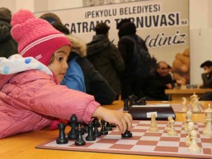 Van'da ödüllü satranç turnuvası başladı