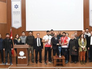 ETÜ'de madalya kazanan sporcular için tören düzenlendi