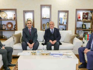 Rektör Çomaklı, hayvan sağlığının korunması amacıyla Başkan Sekmen ile bir araya geldi