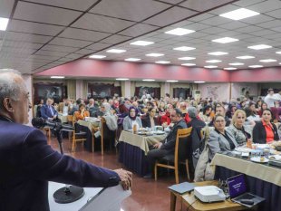 Rektör Çomaklı, akademisyenlerle bir araya geldi