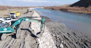 Çardaklı deresinde ıslah çalışmaları devam ediyor