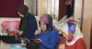 Kadınlar hem öğreniyor hem üretiyor