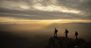 Beyaza bürünen Tunceli dağlarında kış tırmanışları başladı