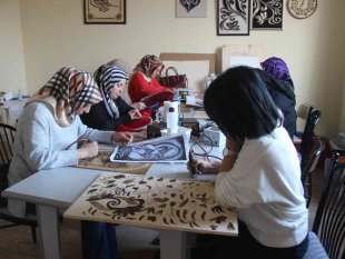 Sosyal aktivite arayışında olanlar Aziziye Halk Eğitimi Merkezi'nin yolunu tutuyor