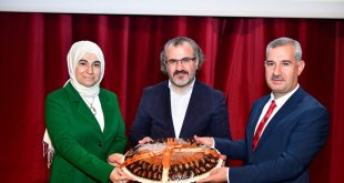 'Bilinçli Aile ve Gençlerimiz' seminerine vatandaşlardan yoğun ilgi