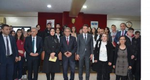 Eski Bakan deneyimlerini öğretmen ve öğrencilerle paylaştı