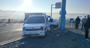 Ağrı'da meydana gelen kazada 6 kişi yaralandı