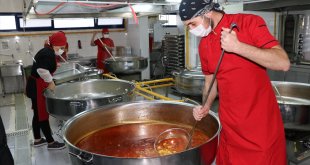Erzincan'da 2 bin 181 öğrencinin yemeklerini liseli ağabeyleri hazırlıyor
