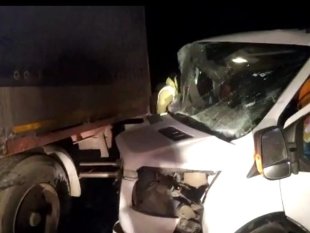 Başkale'de tır ile kamyonet çarpıştı: 4 yaralı