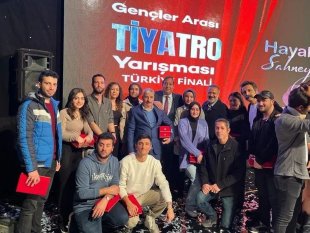 Erzincan ekibi 'Çaresizlik' oyunuyla Türkiye üçüncüsü oldu