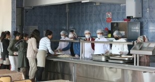 Özalp'ta 6 bin öğrenciye ücretsiz yemek ulaştırılıyor