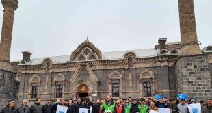 Çin'in Doğu Türkistan'daki zulmü Kars'ta protesto edildi