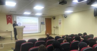 Meslek lisesi öğrencileri destekler konusunda bilgilendiriyor