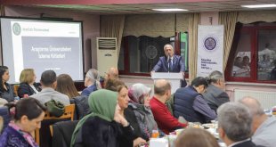 Rektör Çomaklı, akademisyenlerle bir araya gelmeye devam ediyor