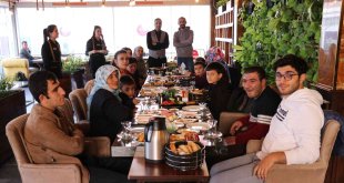 Mekan Kafe Restoran engellileri ağırladı